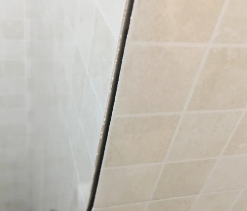 定襄瓷砖空鼓维修公司分享阳台瓷砖脱落的修复过程可以分为以下几个步骤