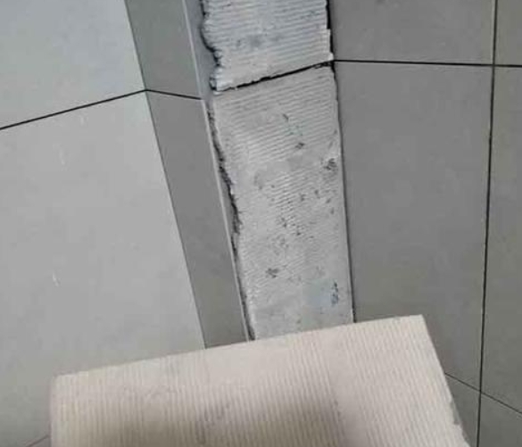 定襄瓷砖空鼓维修公司分享下厨房瓷砖脱落的补救措施。